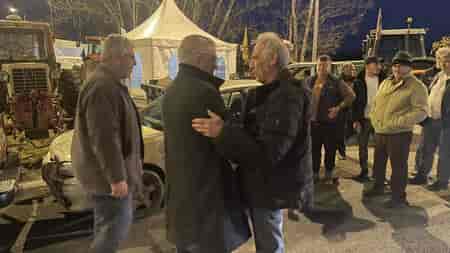 Οι ευρωβουλευτές του ΚΚΕ Κώστας Παπαδάκης και Λ. Νικολάου - Αλαβάνος στα μπλόκα Καρδίτσας και Λάρισας 