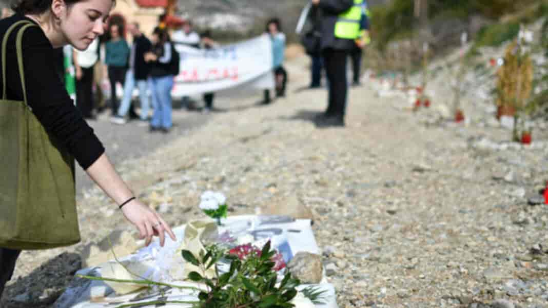 Θλίψη, συγκίνηση, οργή στα τεμπη από φοιτητες