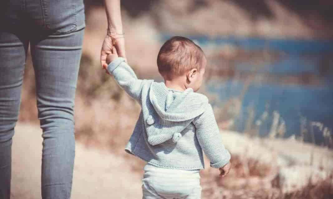 Στο τραπέζι αύξηση για το επίδομα παιδιού