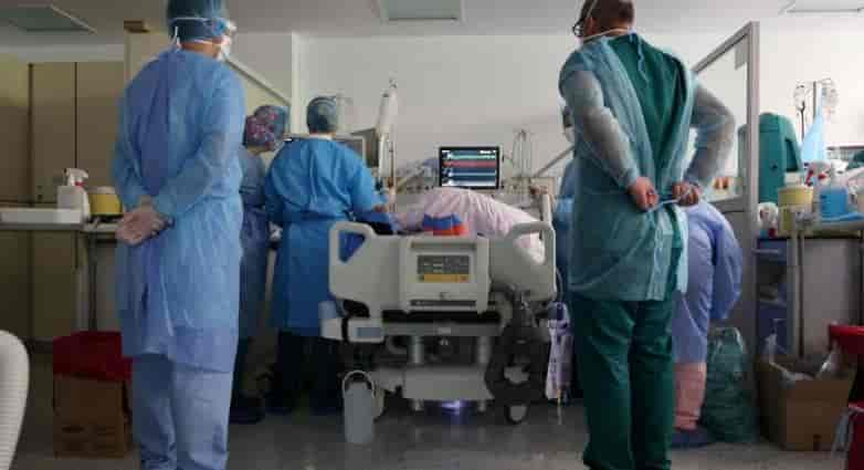 Μηνιγγίτιδα: Η φοιτήτρια της Πάτρας μεταφέρθηκε στην Αθήνα λόγω επιδείνωσης