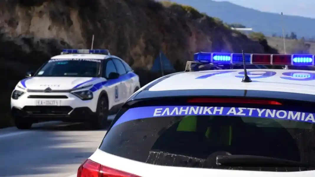 Χειροπέδες σε ηλικιωμένο που προσπάθησε να φιλήσει ανήλικη