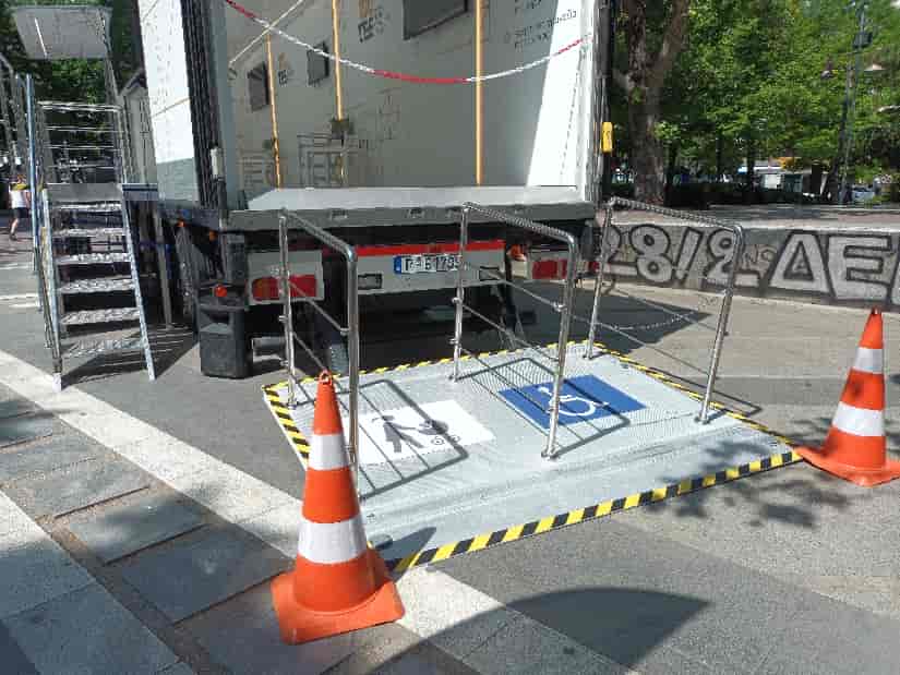 Στην Λάρισα βρέθηκε σήμερα το TEE Roadshow για να φέρει την καμπάνια εορτασμού των 100 χρόνων του ΤΕΕ κοντά στην κοινωνία