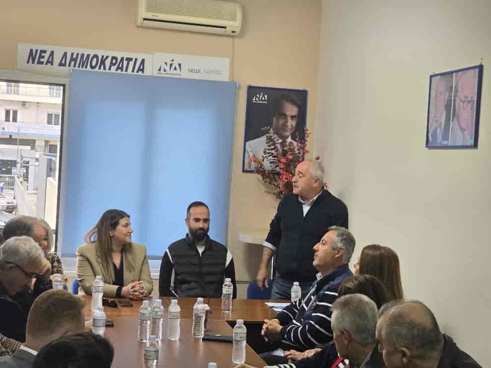 Η υποψήφια ευρωβουλευτής της Νέας Δημοκρατίας Παράσχου Άντρη στα γραφεία της ΔΕΕΠ Λάρισας