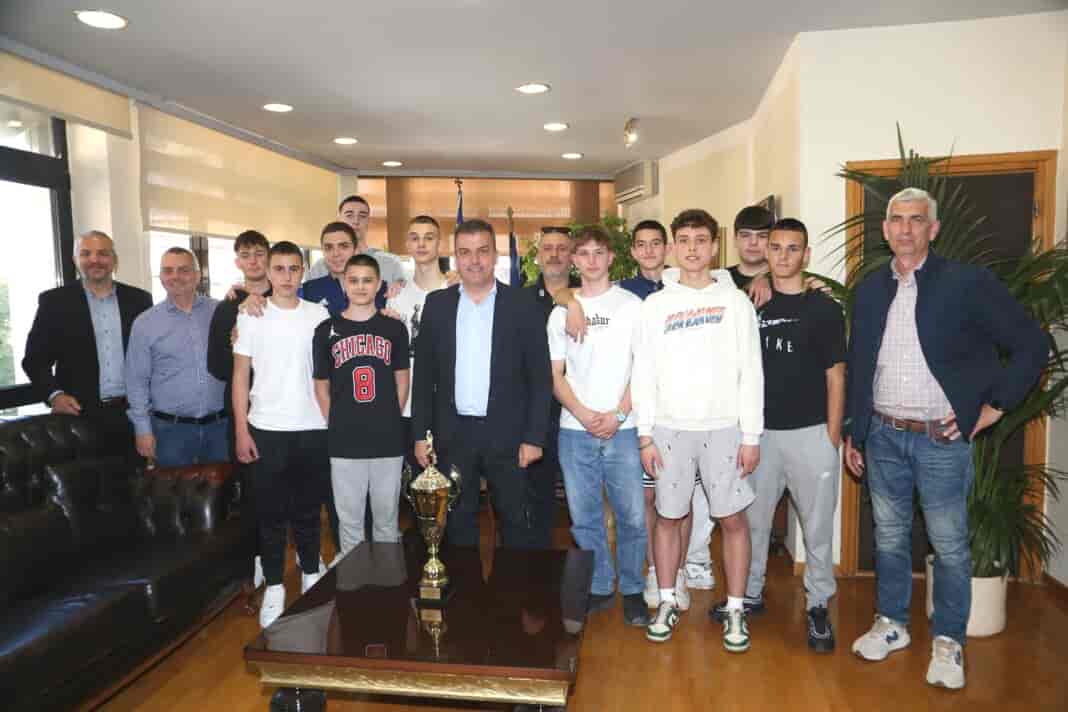 Στον Δήμαρχο Λαρισαίων οι πρωταθλητές του «Κεραυνού» - «Κάνετε περήφανη τη Λάρισα», υπογράμμισε ο κ.Θανάσης Μαμάκος