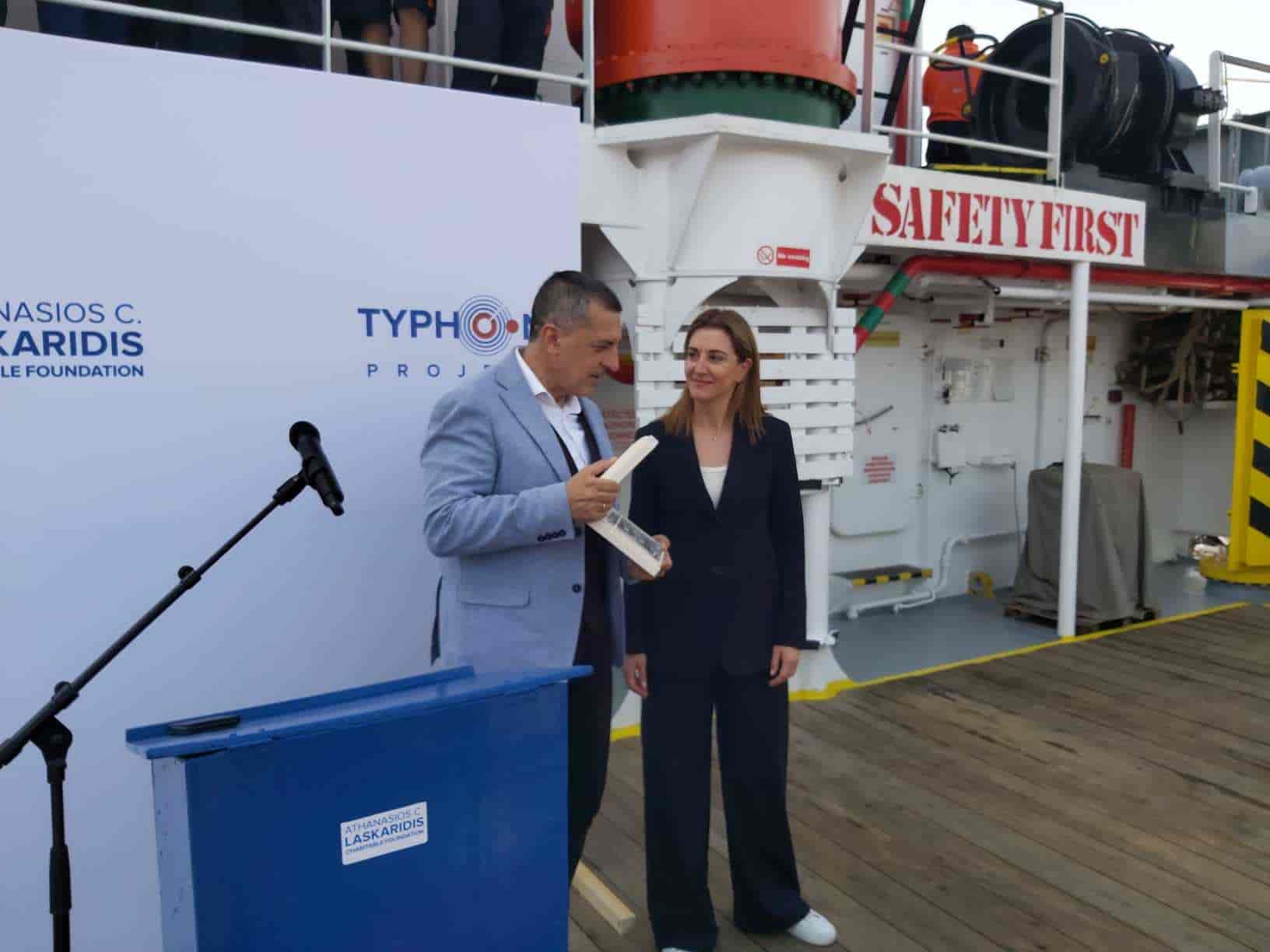 Η Περιφέρεια Θεσσαλίας τίμησε την ομάδα του  «Τυφώνα» που καθάρισε τις ακτές της Μαγνησίας