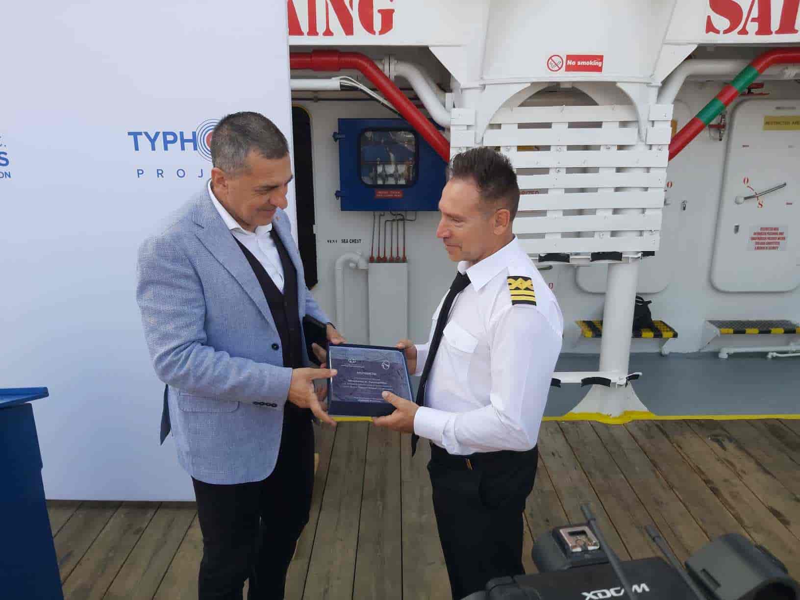 Η Περιφέρεια Θεσσαλίας τίμησε την ομάδα του  «Τυφώνα» που καθάρισε τις ακτές της Μαγνησίας