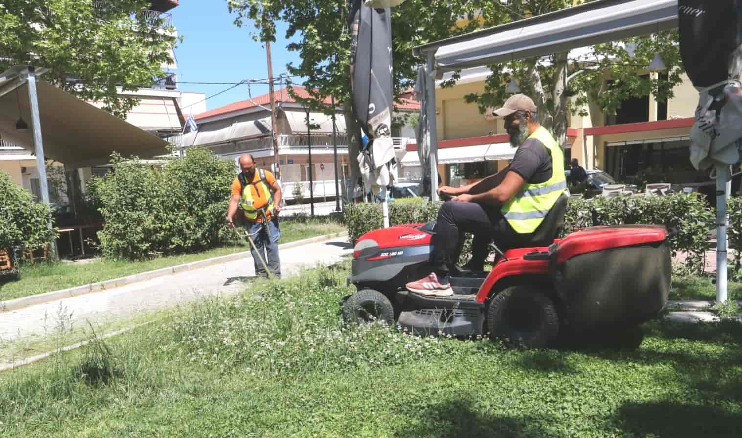 Με εντατικούς ρυθμούς οι εργασίες αποψίλωσης και κοπής χόρτων σε κέντρο και συνοικίες - «Σε πλήρη εξέλιξη ο προγραμματισμός των υπηρεσιών, σύντομα τα αποτελέσματα», σημειώνει ο Δήμαρχος Λαρισαίων, κ.Θανάσης Μαμάκος