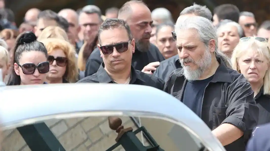 kideia_28xronis_agioi anargyroi_ Άγιοι Ανάργυροι κηδεια Κυριακής