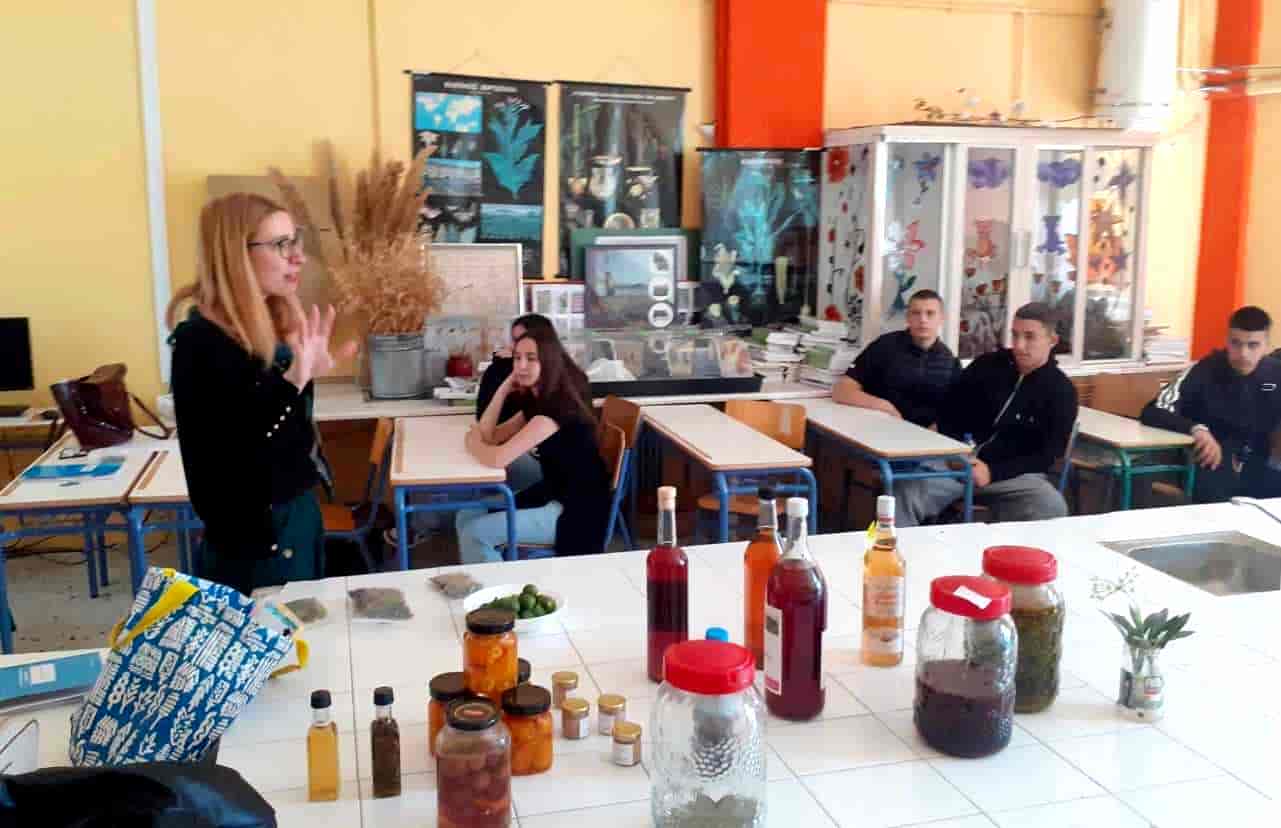 Το ΕΠΑΛ Τυρνάβου επισκέφτηκαν μαθητές του 1ου Γυμνασίου Τυρνάβου