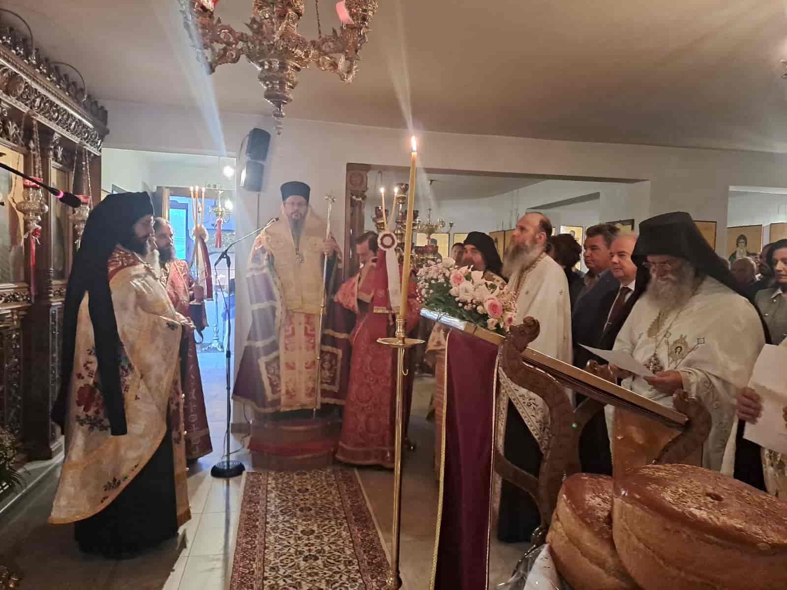 Με θρησκευτική κατάνυξη πραγματοποιήθηκε ο Πανηγυρικός Εσπερινός της Κυριακής του Αντίπασχα και της Συνάξεως της Παναγίας Γλυκοφιλούσας στην ομώνυμο Ιερά Μονή στη Ραψάνη