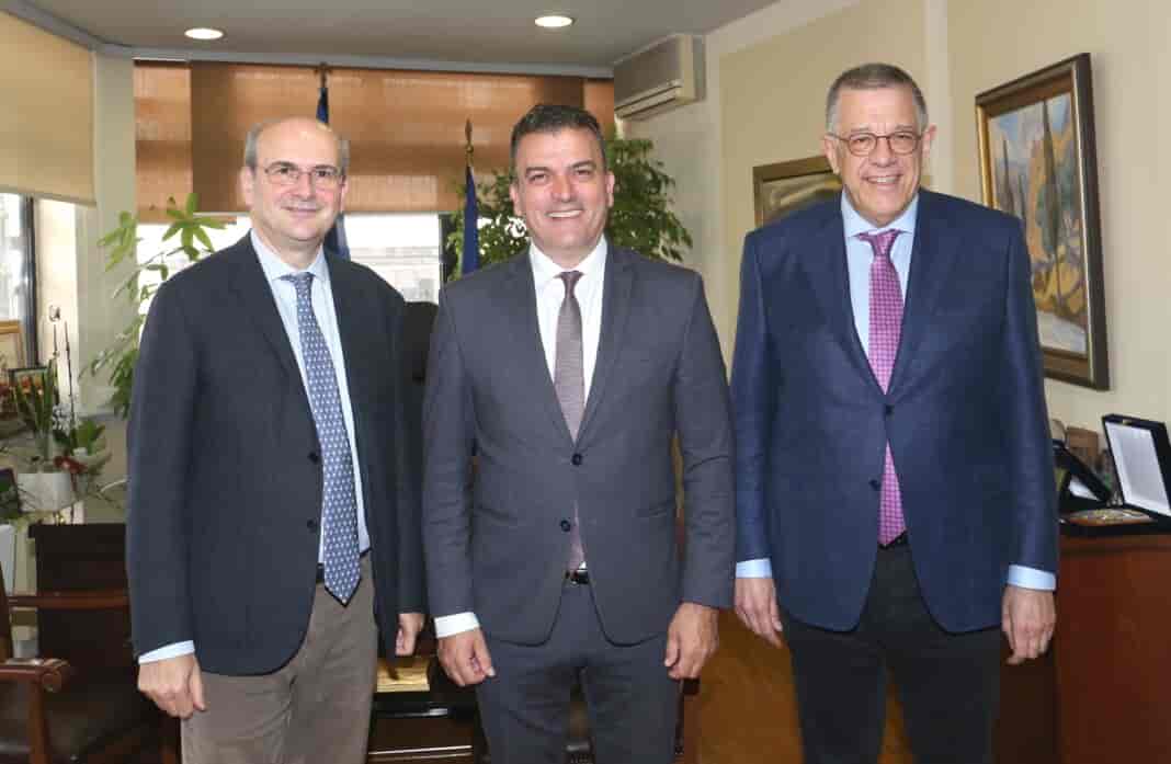 Νίκος Ταχιάος και Κωστής Χατζηδάκης στο Δημαρχείο της Λάρισας