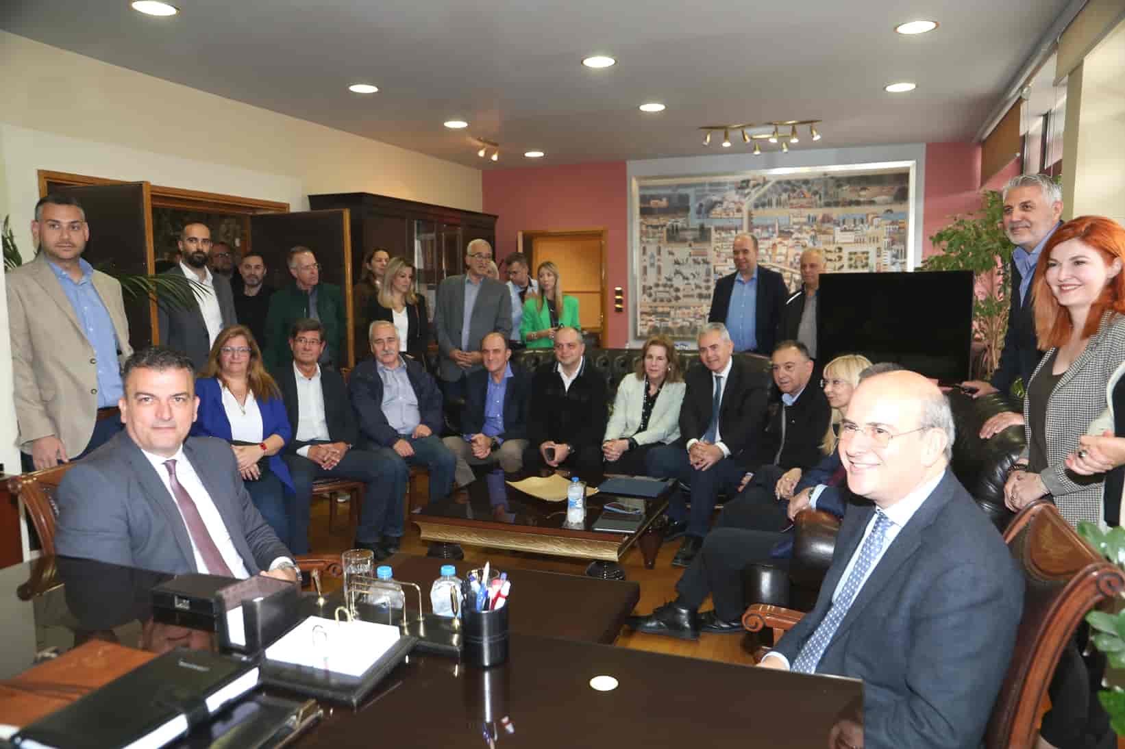 Νίκος Ταχιάος και Κωστής Χατζηδάκης στο Δημαρχείο της Λάρισας