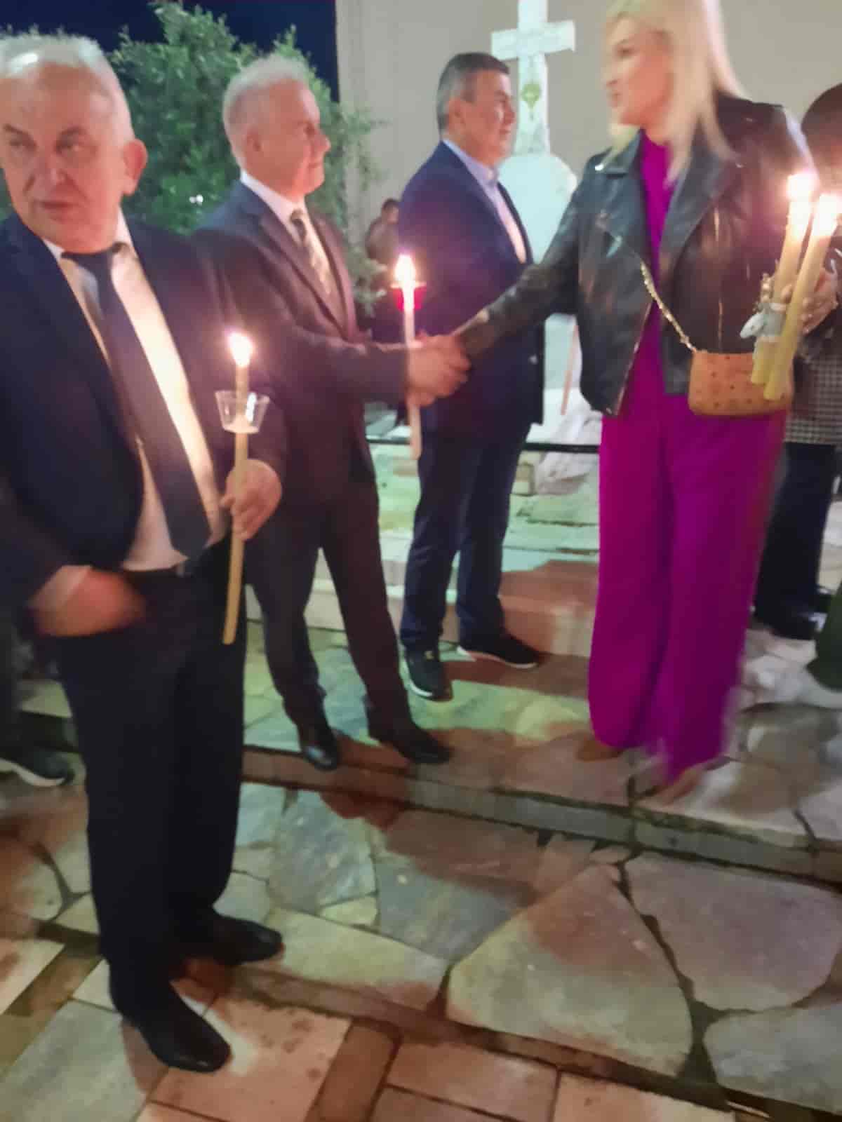 Με ιδιαίτερη λαμπρότητα τελέστηκε η Ακολουθία της Αναστάσεως του Χριστού
στον Δήμο Τεμπών