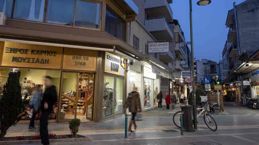 Οδός Πανός: O πεζόδρομος που παρατηρεί τη Λάρισα να αλλάζει