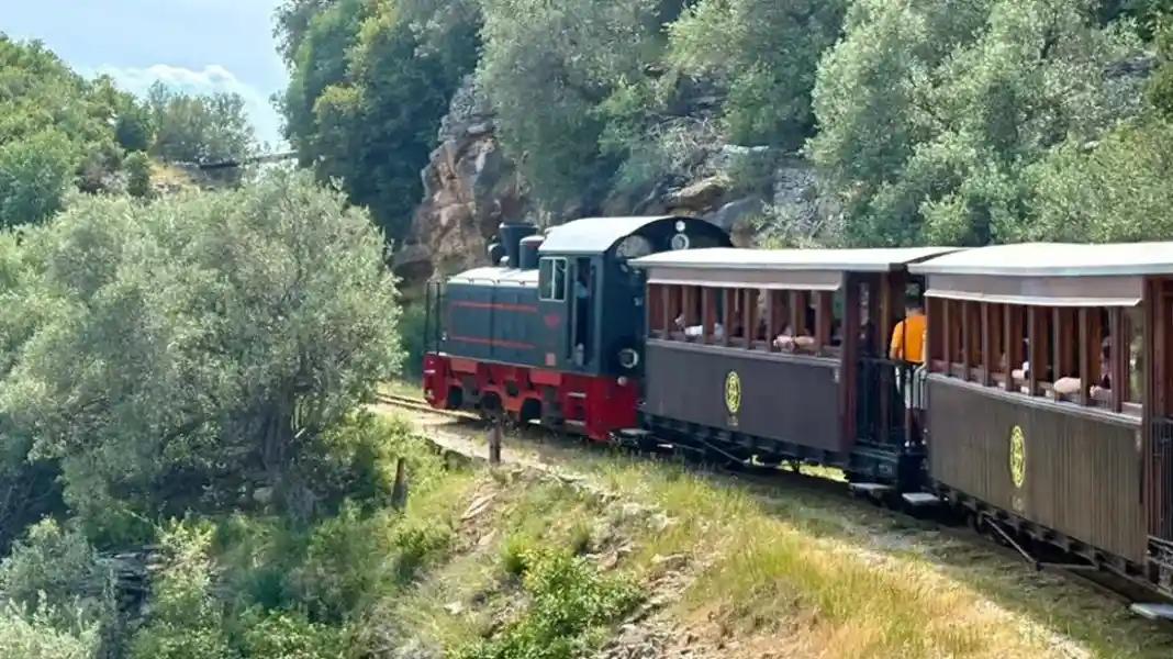 το τρενάκι του Πηλίου, ο γνωστός «Μουτζούρης»