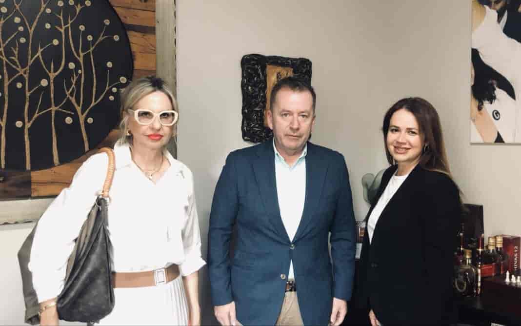 Κόκκαλης: Η κυβέρνηση απειλεί με «λουκέτο» τα μικρομεσαία μικροβιολογικά εργαστήρια