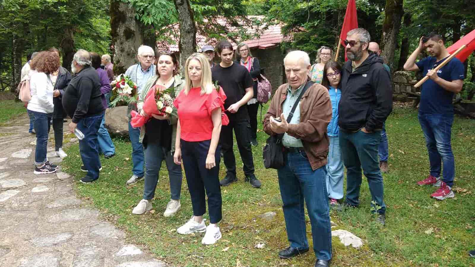 Λουλούδια στον μνήμα του Χαρίλαου Φλωράκη από ΚΚΕ, ΚΝΕ και ΠΕΑΕΑ-ΔΣΕ (VIDEO - ΦΩΤΟ)