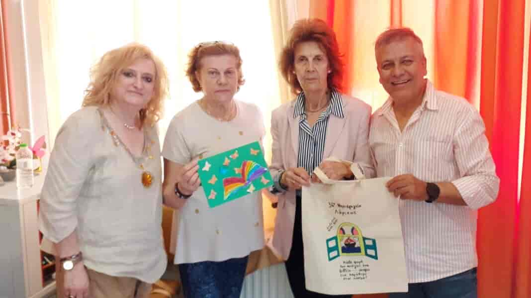 pokel lar Το ΠΟΚΕΛ πρόσφερε βιβλία στο 36ο Νηπιαγωγείο Λάρισας