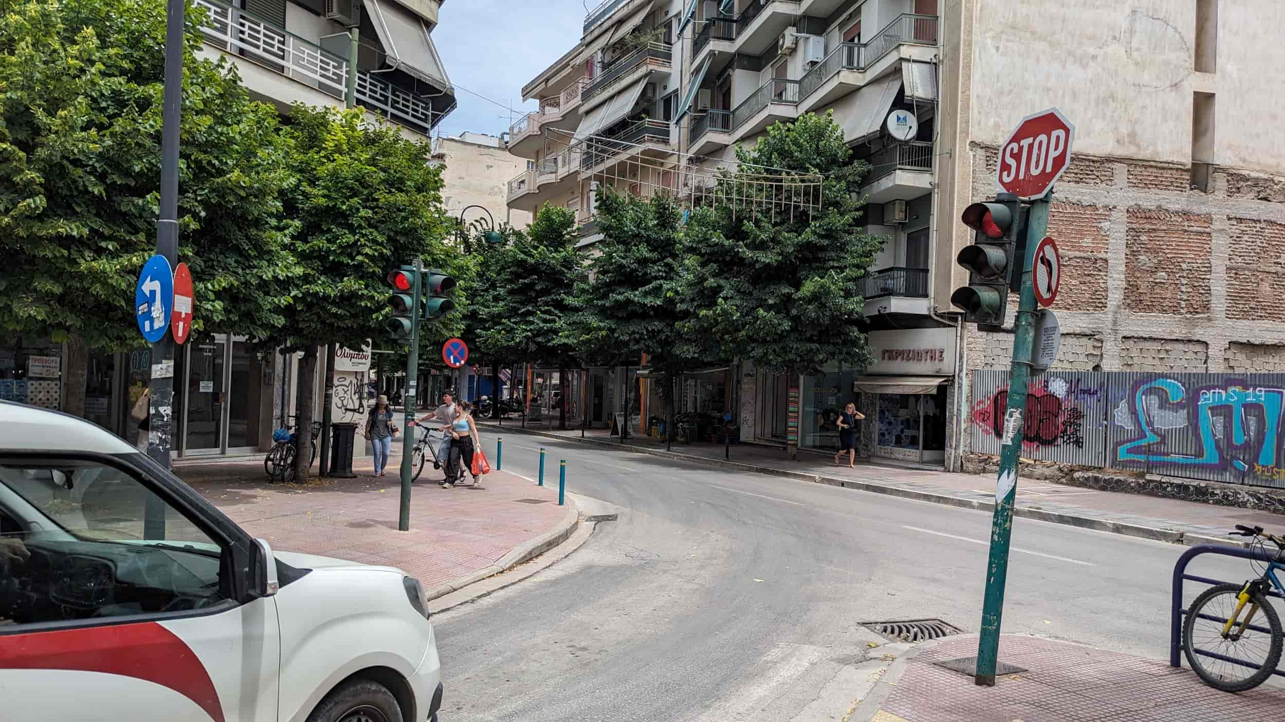 λειτουργία των φωτεινών σηματοδοτών στους κόμβους Ηπείρου-Παπαναστασίου και Μανδηλαρά-Παπαναστασίου.