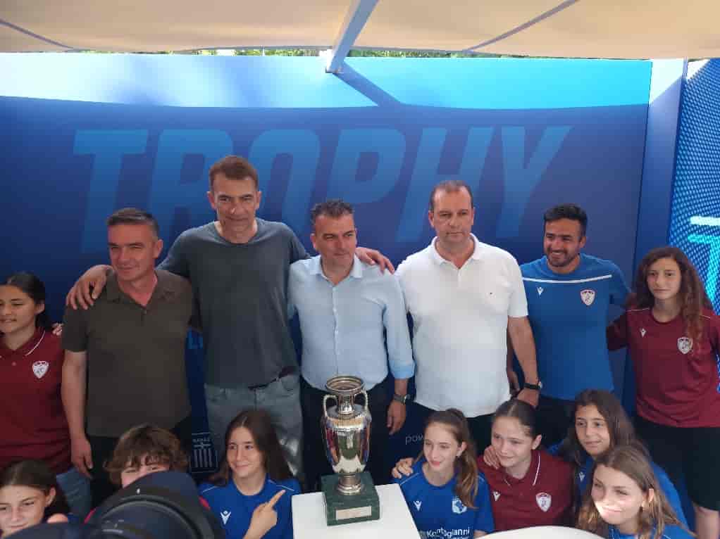 Πλήθος Λαρισαίων στο TROPHY TOUR στη Κεντρική Πλατεία με το Κώστα Χαλκιά