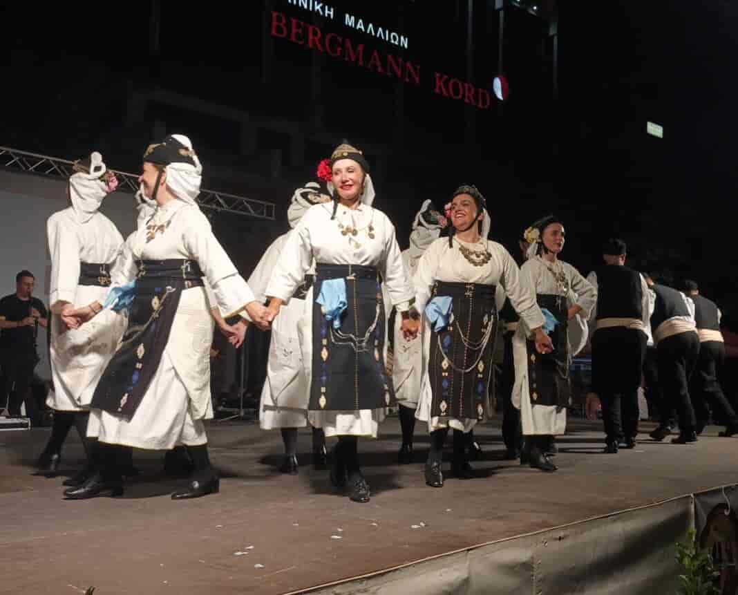 Λάρισα: Εντυπωσιακό το 4ο Πανελλήνιο Φεστιβάλ Παραδοσιακών Χορών στην Κεντρική Πλατεία