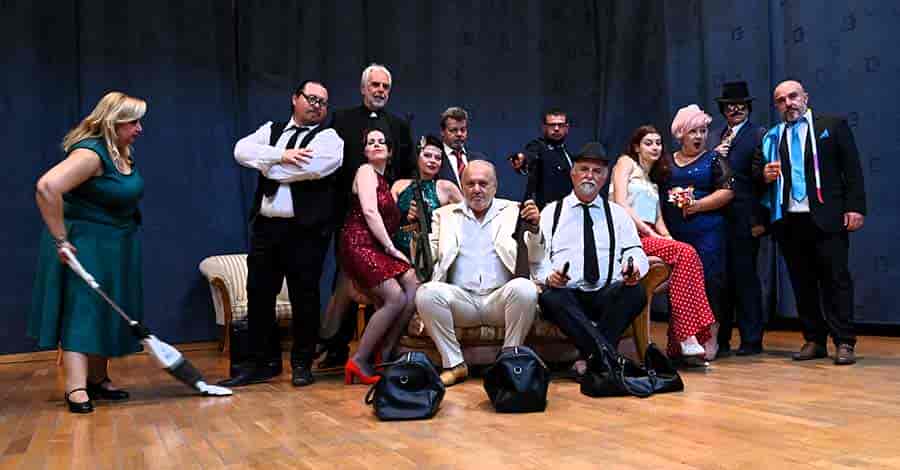 2_gynaikes Την κωμωδία «ΔΥΟ ΓΥΝΑΙΚΕΣ ΤΡΕΙΣ ΒΑΛΙΤΣΕΣ ΚΑΙ ΕΓΩ» παρουσιάζει το Θεατρικό Εργαστήρι του Δήμου Κιλελέρ