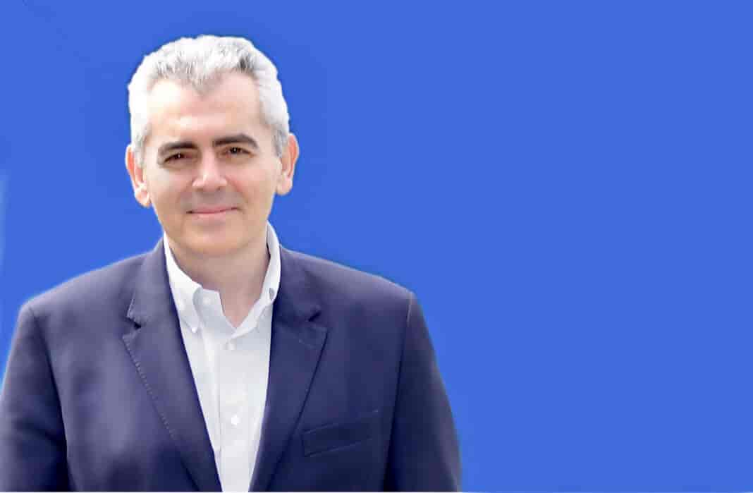 Μάξιμος Χαρακόπουλος είναι βουλευτής Λαρίσης