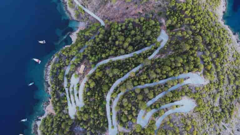 Η Ελλάδα στους κορυφαίους προορισμούς για ταξίδι με το αυτοκίνητο