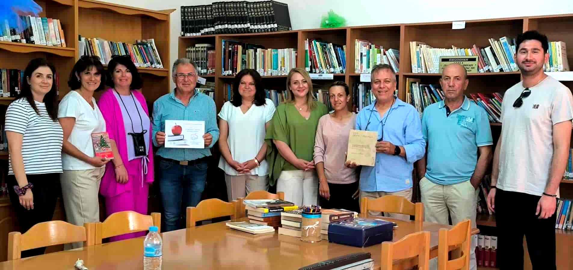 Στην Παπαδοπούλειο Βιβλιοθήκη Πενταβρύσου Καστοριάς,

πρόσφερε βιβλία το ΠΟΚΕΛ.