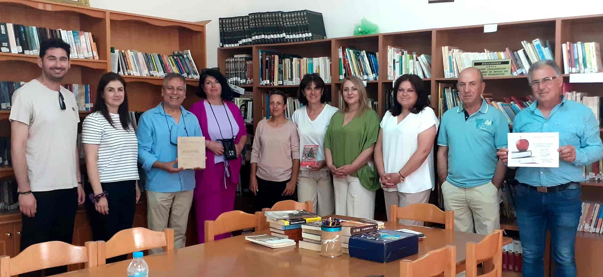 Στην Παπαδοπούλειο Βιβλιοθήκη Πενταβρύσου Καστοριάς,

πρόσφερε βιβλία το ΠΟΚΕΛ.