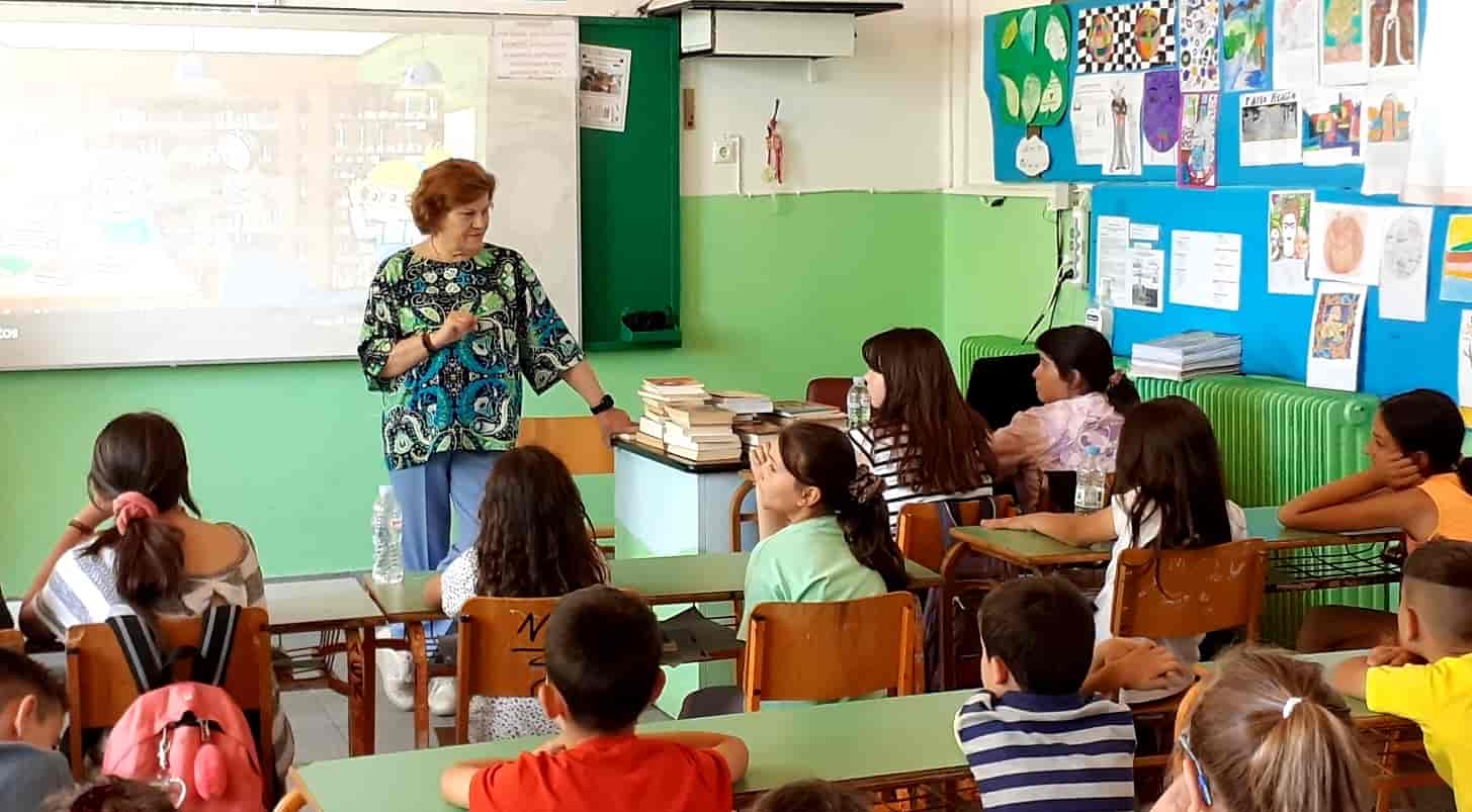 Βιβλία και δράση φιλαναγνωσίας από το ΠΟΚΕΛ,στο Δημοτικό Σχολείο Κοιλάδας.