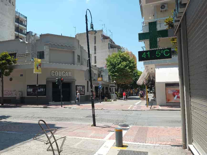 Ανοιχτά αλλά άδεια κόσμο τα μαγαζιά σήμερα Κυριακή στη Λάρισα