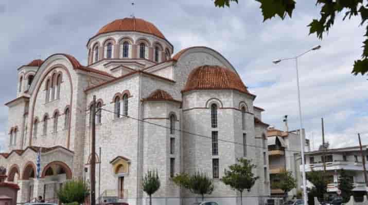 Πανηγυρίζει το Ιερό Παρεκκλήσιο της Αγίας Παρασκευής του Ι. Ν. Αγίου Χαραλάμπους Λαρίσης