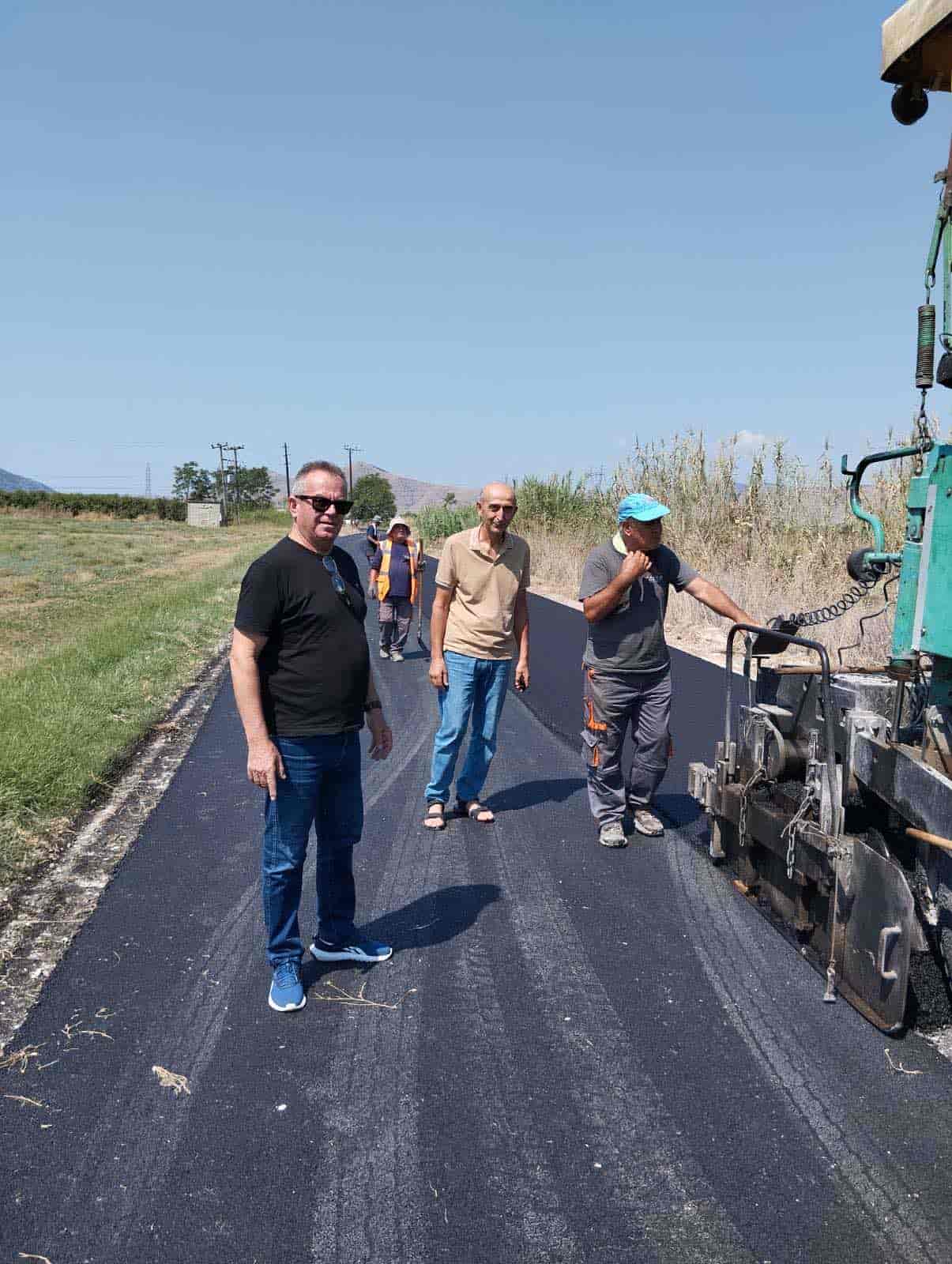 Συνεχίζονται με γοργούς ρυθμούς οι ασφαλτοστρώσεις στο Δήμο Τυρνάβου