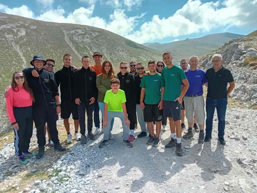 Ορειβατικός Σύλλογος Καλυβίων: Ανέβηκαν στον Όλυμπο καθάρισαν το μονοπάτι που οδηγεί στην σπηλιά του Φαφαλάκη