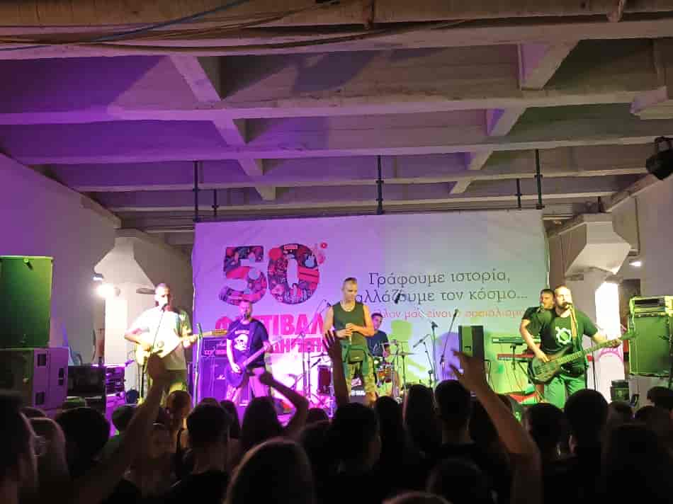 Ιδιαίτεροι και μοναδικοί οι «Κοινοί Θνητοί» ξεσήκωσαν τους Λαρισαίους