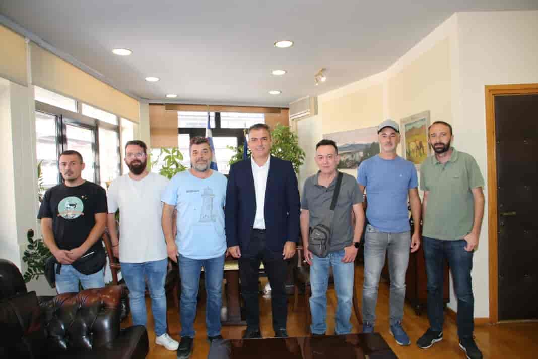 Συνάντηση Θ. Μαμάκου με τους φωτορεπόρτερ της Λάρισας με αφορμή τα εγκαίνια της έκθεσης για τον“Daniel”