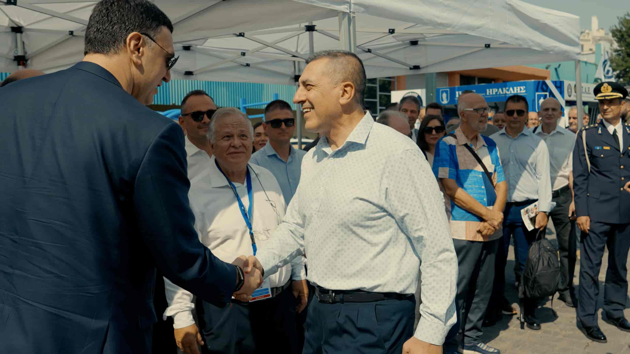 Το Πυροσβεστικό Σώμα τίμησε τον  Δημήτρη Κουρέτα  για τη συνεισφορά του στην αντιπυρική περίοδο