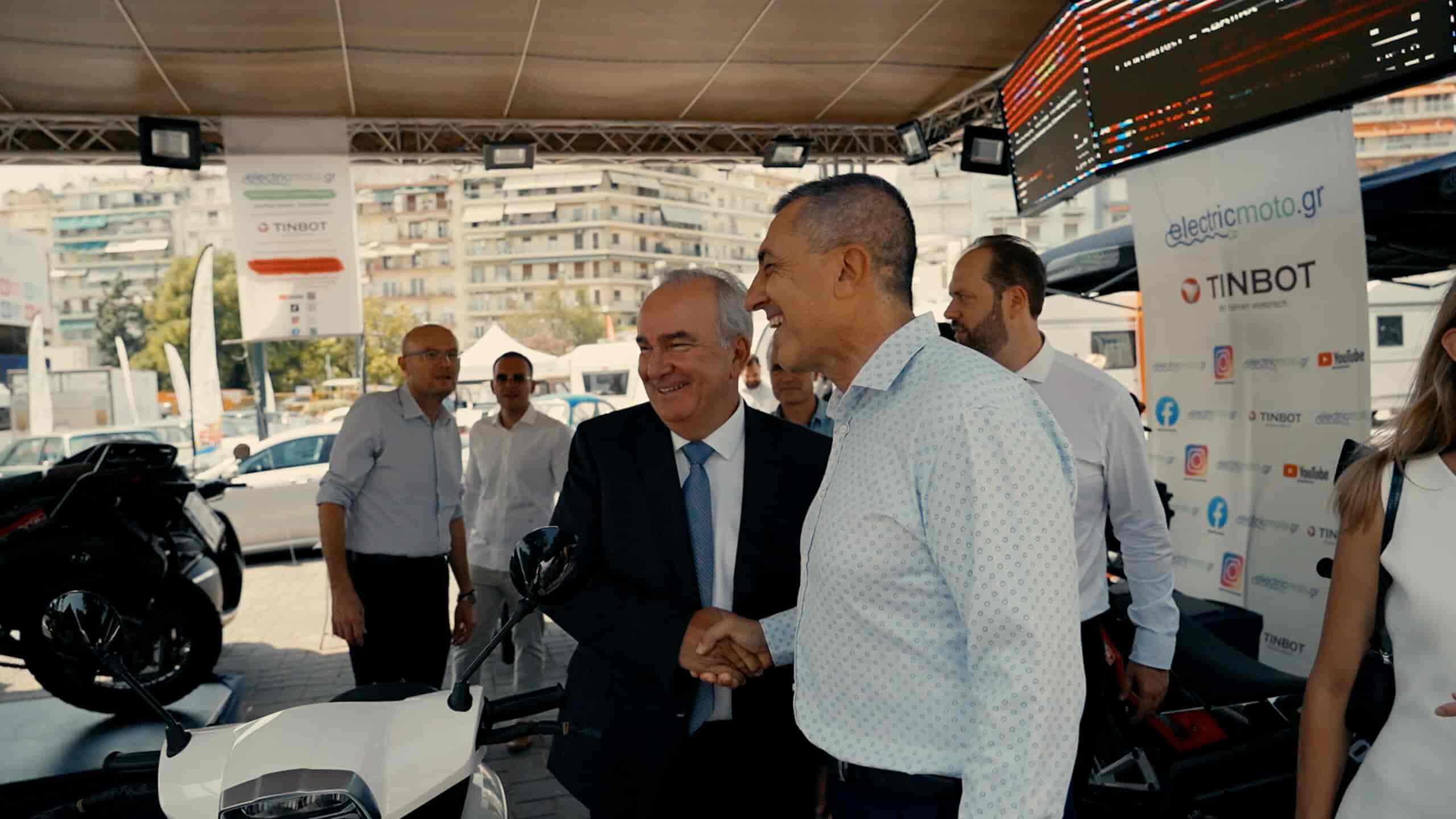 Το Πυροσβεστικό Σώμα τίμησε τον  Δημήτρη Κουρέτα  για τη συνεισφορά του στην αντιπυρική περίοδο