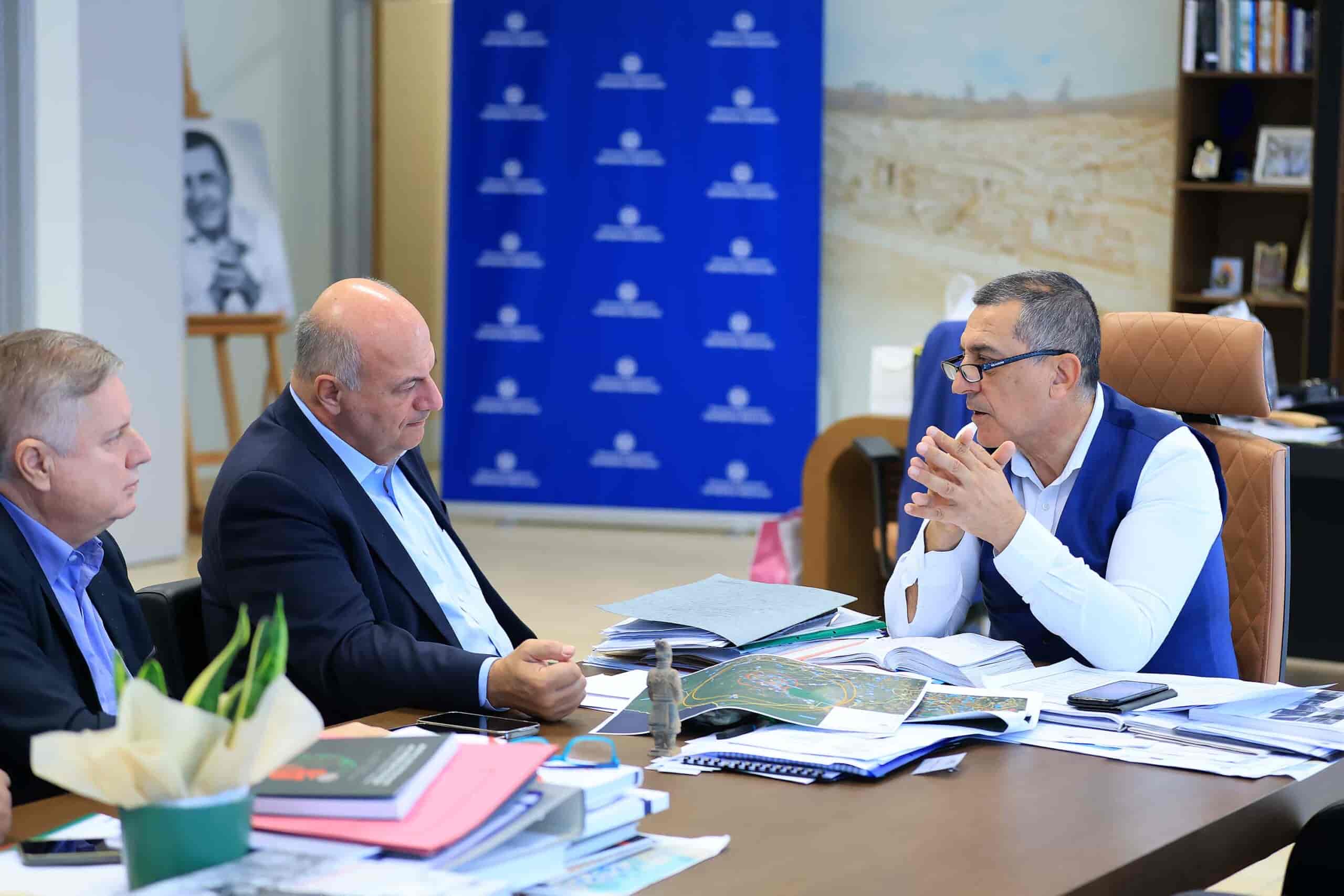 Συνάντηση Περιφερειάρχη Δημ. Κουρέτα με τον ΥΠΑΑΤ Κ. Τσιάρα για την ευλογιά στα ζώα