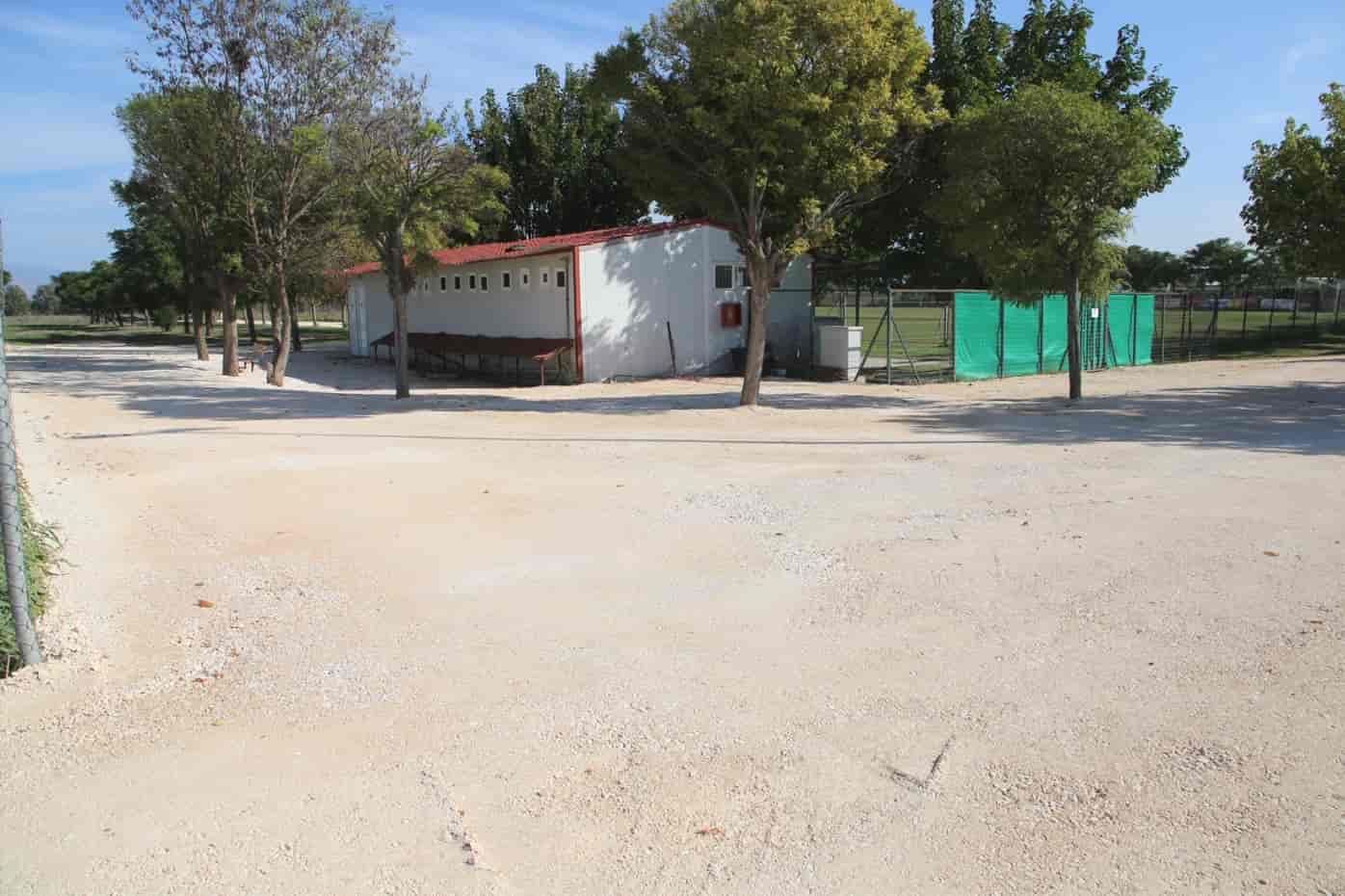 «Λίφτινγκ» σε αθλητικές εγκαταστάσεις από τα συνεργεία του Δήμου Λαρισαίων