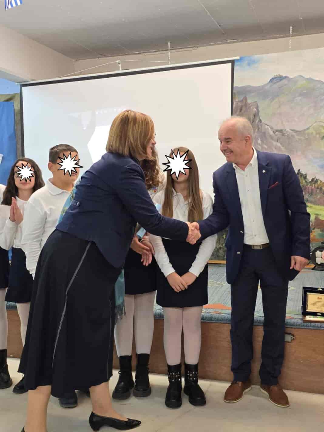 Εορτασμός της 28ης Οκτωβρίου και Βράβευση Μαθητών στο Δημοτικό Σχολείο Γόννων παρουσία του Δημάρχου Τεμπών Γιώργου Μανώλη