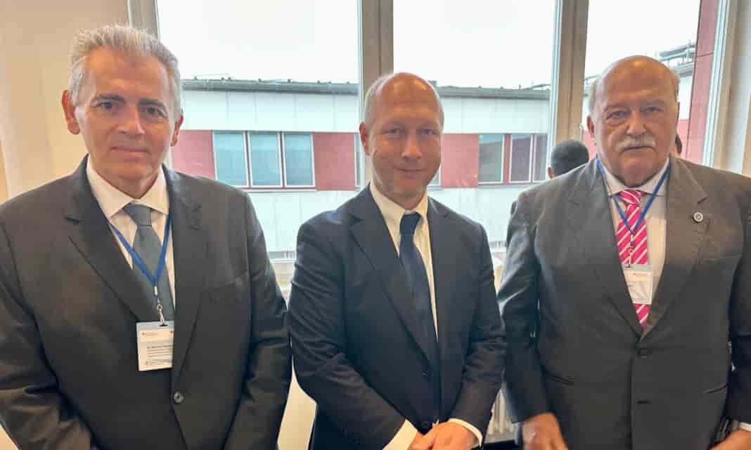 Μ. Χαρακόπουλος στη Διεθνή Διάσκεψη του Βερολίνου: Η τεχνητή νοημοσύνη πρέπει να παραμείνει υπηρέτης του ανθρώπου (φωτό) • Φανταστείτε να αλλοιώνεται το κήρυγμα θρησκευτικών ηγετών και να εμφανίζονται να προτρέπουν σε πράξεις βίας!