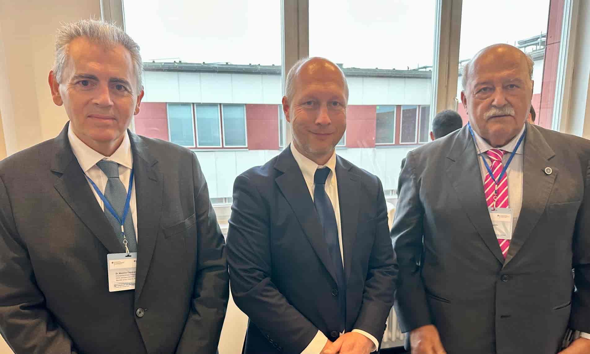 	Μ. Χαρακόπουλος στη Διεθνή Διάσκεψη του Βερολίνου: Η τεχνητή νοημοσύνη πρέπει να παραμείνει υπηρέτης του ανθρώπου (φωτό) • Φανταστείτε να αλλοιώνεται το κήρυγμα θρησκευτικών ηγετών και να εμφανίζονται να προτρέπουν σε πράξεις βίας!