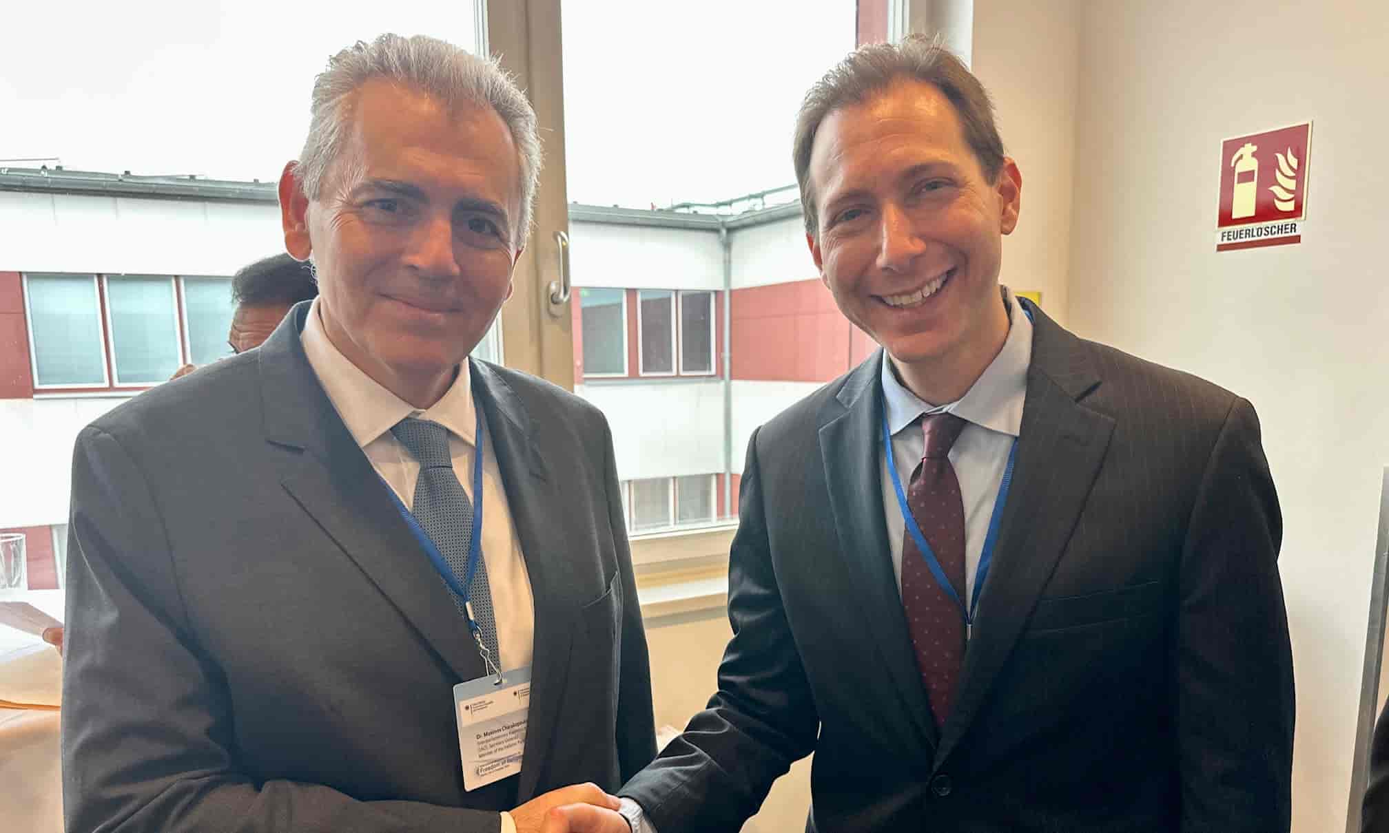 	Μ. Χαρακόπουλος στη Διεθνή Διάσκεψη του Βερολίνου: Η τεχνητή νοημοσύνη πρέπει να παραμείνει υπηρέτης του ανθρώπου (φωτό) • Φανταστείτε να αλλοιώνεται το κήρυγμα θρησκευτικών ηγετών και να εμφανίζονται να προτρέπουν σε πράξεις βίας!