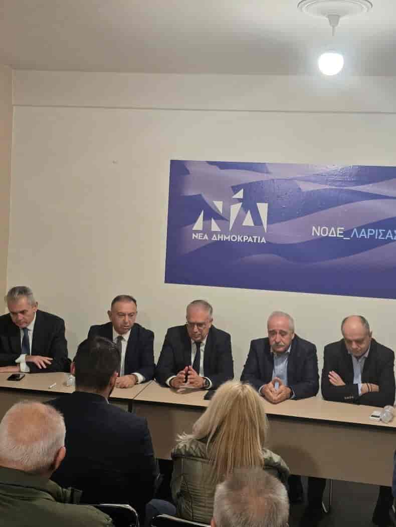 Ο υπουργός Ανάπτυξης & βουλευτής Νοτίου Τομέα Αθηνών της ΝΔ κ. Τάκης
Θεοδωρικάκος επισκέφτηκε σήμερα τα γραφεία της ΔΕΕΠ Νέα Δημοκρατία Λάρισας.