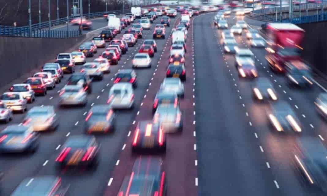 Tο 82% των Ελλήνων οδηγούν για αποστάσεις μικρότερες των τεσσάρων χιλιομέτρων