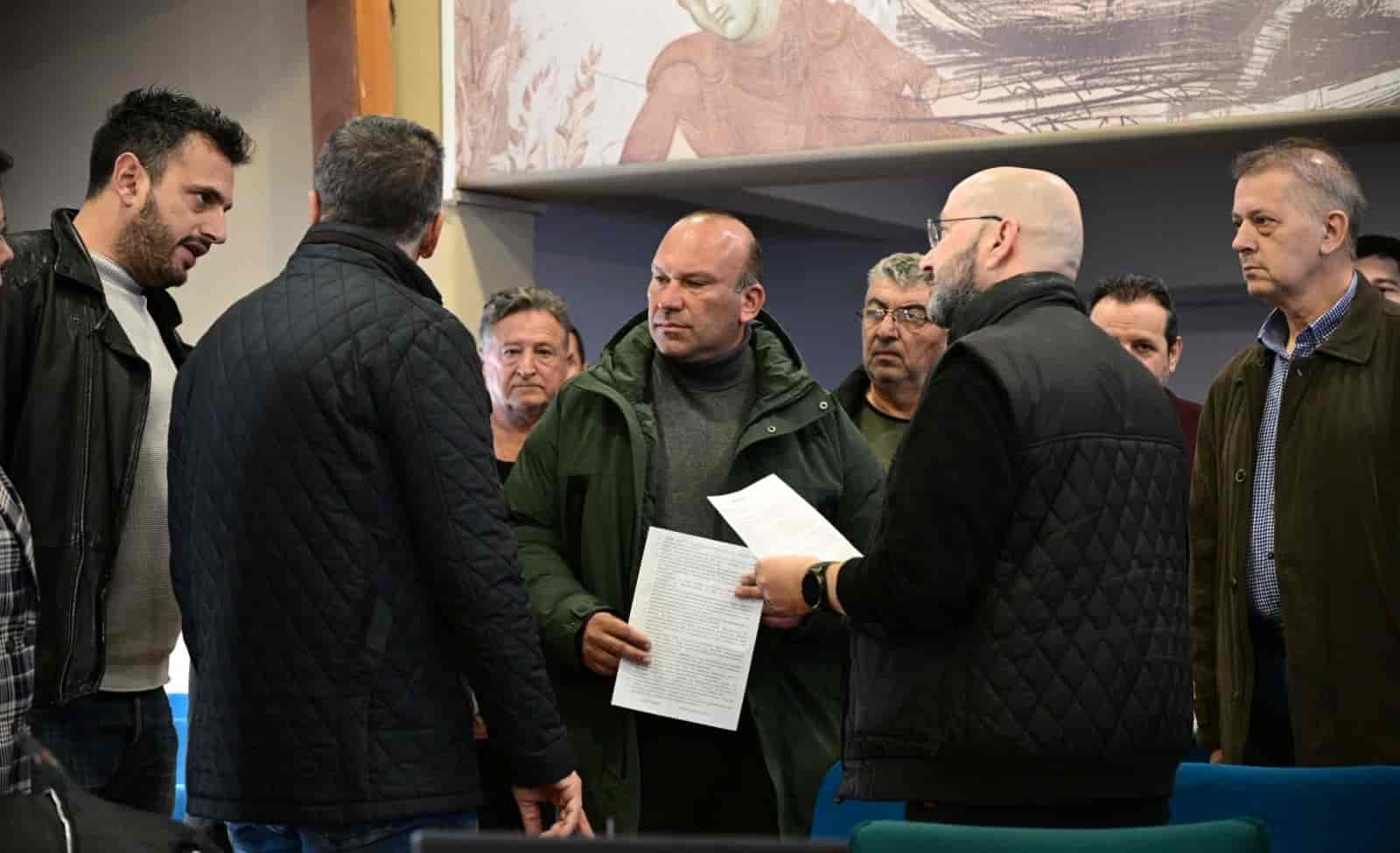 Φτάνει πια η κοροιδία. Λύση τώρα στα προβλήματα των σεισμόπληκτων των χωριών των Δήμων Τυρνάβου, Ελασσόνας, Λάρισας και Φαρκαδόνας