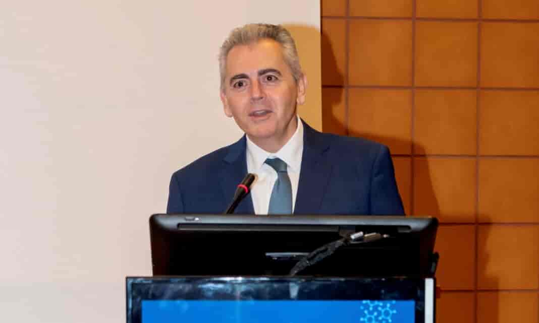 ΜΑΧ 1 Μάξιμος Χαρακόπουλος: Οι γιατροί και πολιτικοί αχρείαστοι να είναι…