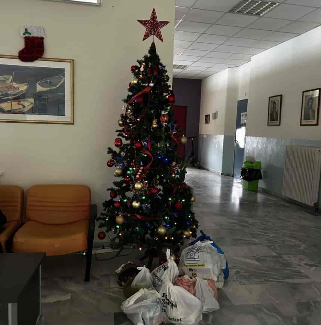 2-1 Το 12ο ΓΕΛ Λάρισας προσφέρει τρόφιμα